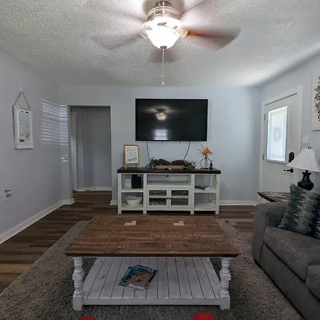 Cozy Unique 3 Bedroom Near Brazos River